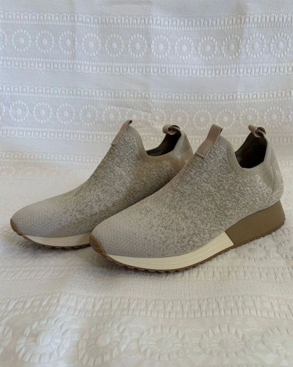 Baretraps Pringer Slip-On Sneakers Women's 9M Beige Knit Wedge Gum Sole NWOT